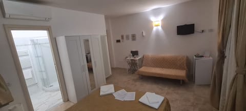 Hypo-allergenic bedding, down comforters, Select Comfort beds, minibar