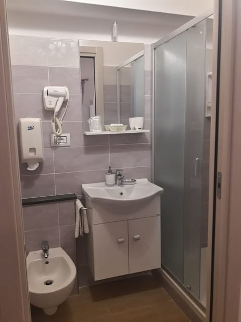 Comfort Double or Twin Room, View | Bathroom | Shower, rainfall showerhead, free toiletries, hair dryer