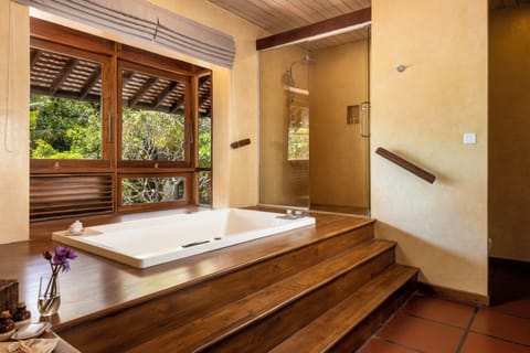 Lagoon Suite | Bathroom | Separate tub and shower, deep soaking tub, rainfall showerhead