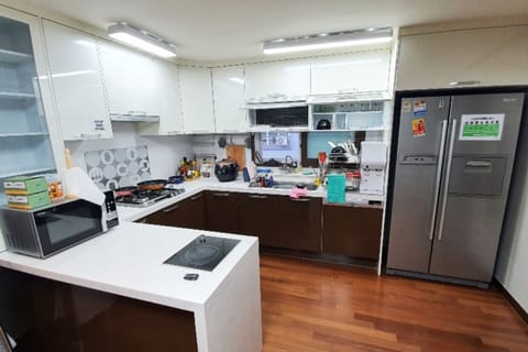 Full-size fridge, microwave, cookware/dishes/utensils