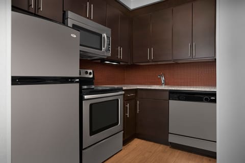 Full-size fridge, microwave, stovetop, dishwasher