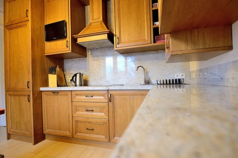 Apartment | Private kitchen | Fridge, oven, stovetop, electric kettle