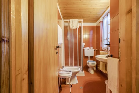 Comfort Quadruple Room, Balcony | Bathroom | Shower, free toiletries, hair dryer, slippers