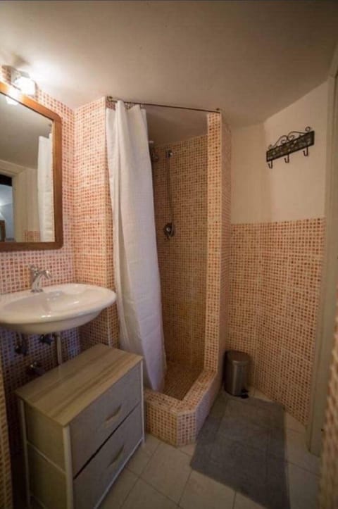 Apartment, 1 Bedroom | Bathroom | Shower, rainfall showerhead, hair dryer, bidet