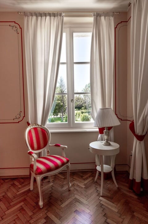 Tableware, Sky, Table, Property, Plant, Furniture, Building, Cloud, Dishware, Cup