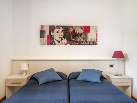 Furniture, Picture Frame, Comfort, Bed Frame, Wood, Textile, Pillow, Architecture, Interior Design, Floor