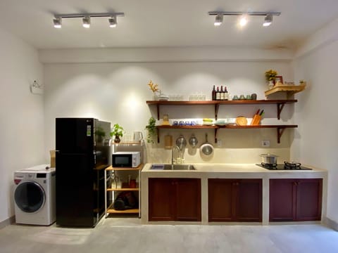 Standard Double Room | Shared kitchen | Fridge, microwave, stovetop, coffee/tea maker
