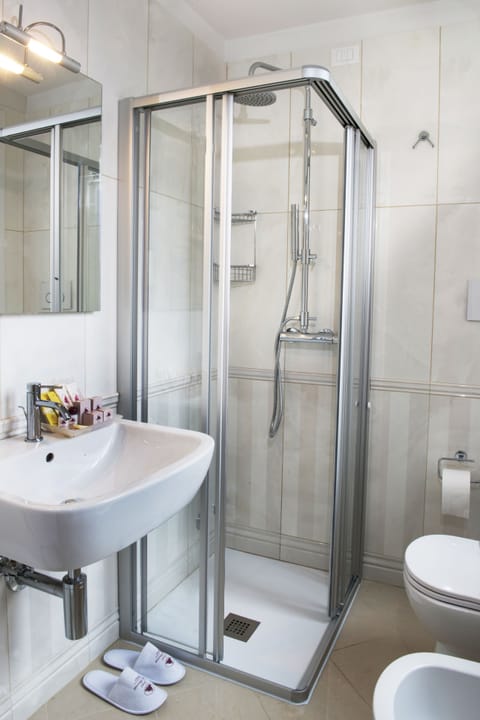 Standard Double Room | Bathroom | Free toiletries, hair dryer, slippers, bidet