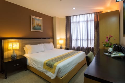 Deluxe Double Room, 1 King Bed | Egyptian cotton sheets, down comforters, minibar, in-room safe