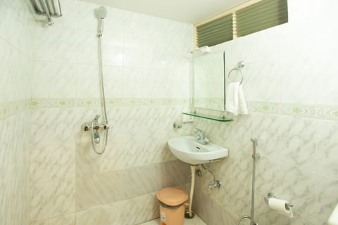 Deluxe Room | Bathroom | Bidet, towels