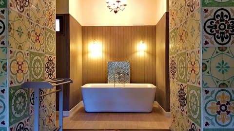 Suite, Garden View | Deep soaking bathtub