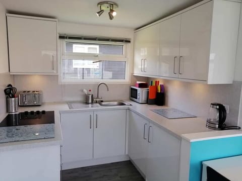 Chalet Ho! fitted kitchen