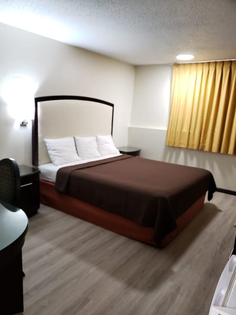 Economy Room | Soundproofing, iron/ironing board, free WiFi, bed sheets