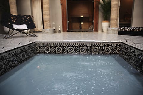 Indoor spa tub