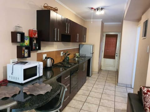 Apartment, 1 Bedroom | Private kitchen | Full-size fridge, microwave, oven, stovetop