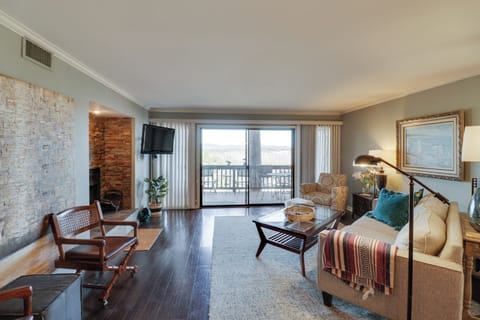 Hot Springs Vacation Rental | 2BR | 2BA | 1,300 Sq Ft | Stairs Required