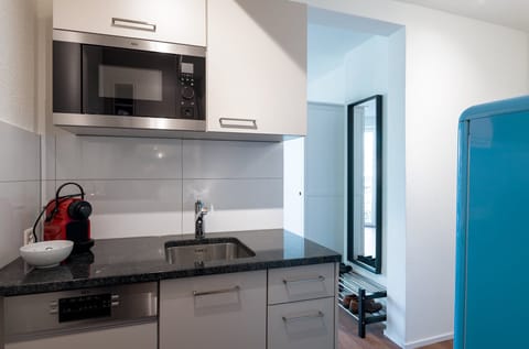 Studio, Kitchen | Private kitchen | Microwave, dishwasher, coffee/tea maker, highchair