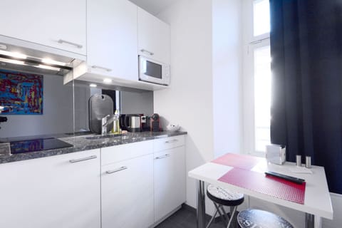 Studio, Kitchen | Private kitchen | Microwave, coffee/tea maker, highchair, cookware/dishes/utensils