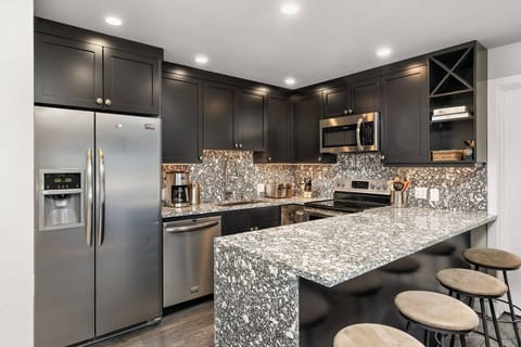 Enjoy a coffee, glass of wine or afternoon snack at the breakfast bar. The fully stocked kitchen meets all your cooking needs!