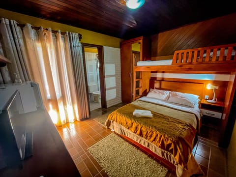 Design Triple Room | Premium bedding, pillowtop beds, minibar, individually decorated