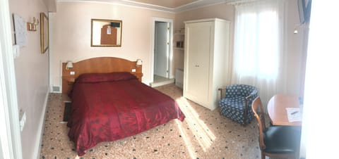 Classic Double or Twin Room | Down comforters, desk, laptop workspace, iron/ironing board