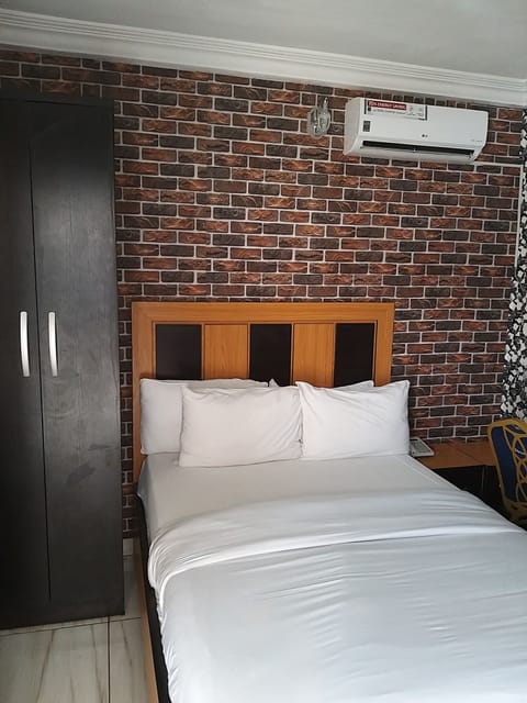 Economy Double Room | Desk, free WiFi, bed sheets