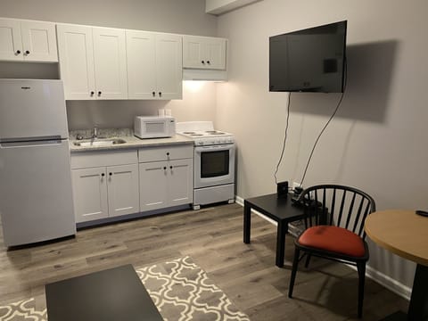 Standard Suite | Private kitchen | Full-size fridge, microwave, oven, stovetop