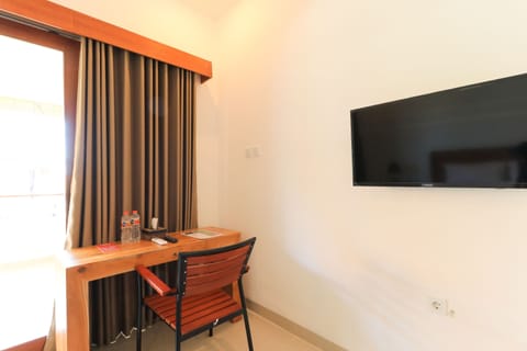 Deluxe Double Room | Desk, blackout drapes, free WiFi, bed sheets