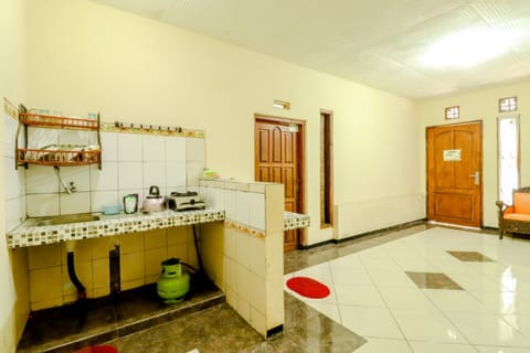 Villa, 3 Bedrooms | Private kitchen | Fridge