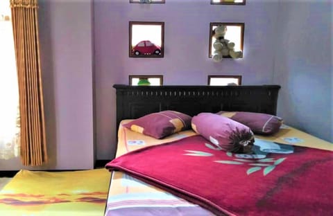 Standard Double Room | Free WiFi, bed sheets