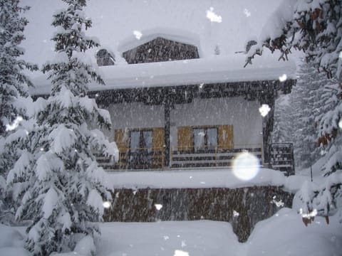 Heavy snowfall at Casa dell'Aqua