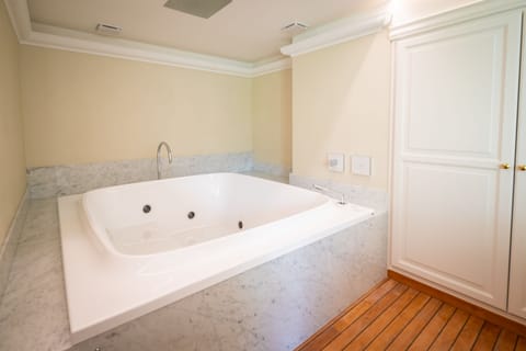 Suite, Jetted Tub | Jetted tub