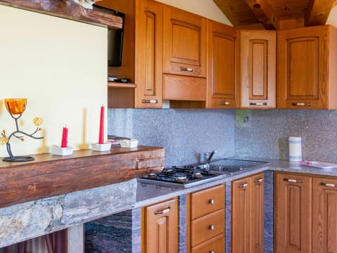 Countertop, Cabinetry, Property, Furniture, White, Kitchen, Building, Wood, Interior Design, Lighting