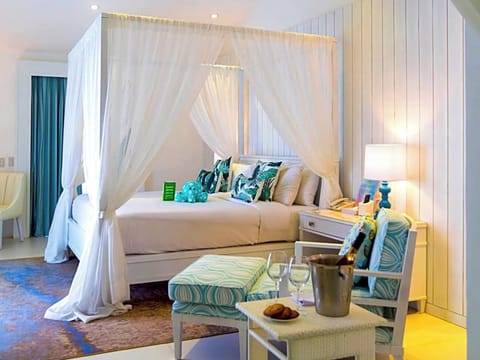 SPA Villa | In-room safe, bed sheets