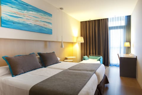 Triple Room, Marina View | In-room safe, desk, laptop workspace, soundproofing