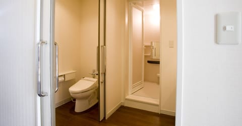 Standard Twin Room, Non Smoking | Bathroom | Combined shower/tub, hair dryer, slippers, towels