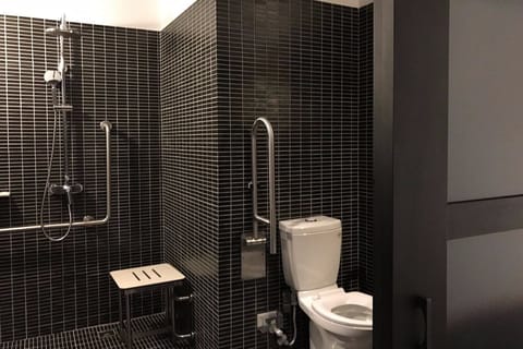 Twin Room, Accessible (Medium) | Bathroom | Shower, rainfall showerhead, free toiletries, hair dryer