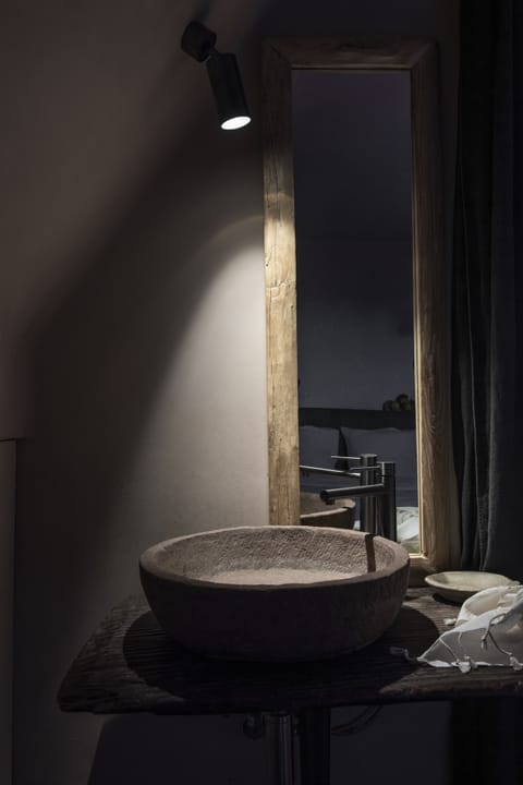 Shower, towels, soap, shampoo