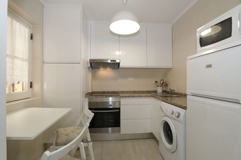 Studio | Private kitchen | Fridge, microwave, oven, stovetop