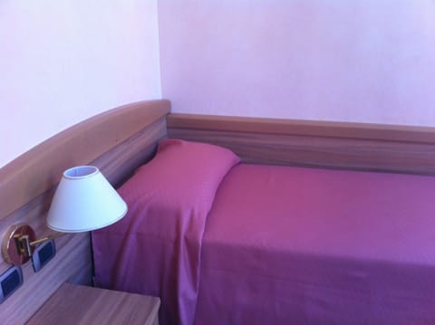 Quadruple Room | Desk, soundproofing, free WiFi, bed sheets