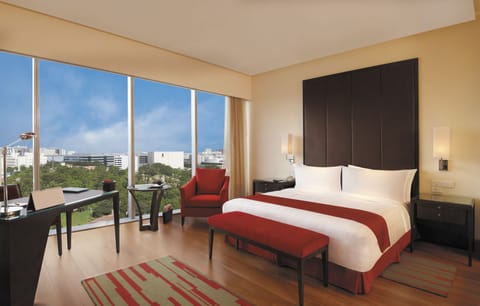 Premium bedding, pillowtop beds, minibar, in-room safe