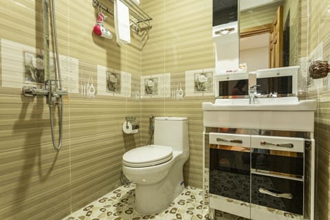 Deluxe Double Room | Bathroom