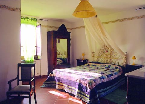 Quadruple Room (Gialla) | Desk, cribs/infant beds, WiFi