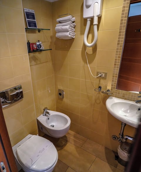 Shower, rainfall showerhead, free toiletries, hair dryer