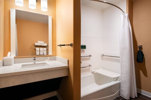 Studio, 2 Queen Beds | Bathroom | Combined shower/tub, free toiletries, towels, soap