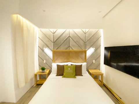 Hiraya Luxury Villas Family | Minibar, in-room safe, desk, laptop workspace