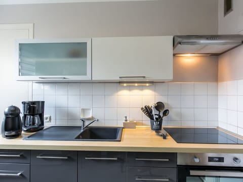 Building, Window, Comfort, Wood, Television, Living Room, Interior Design, House, Couch, Floor