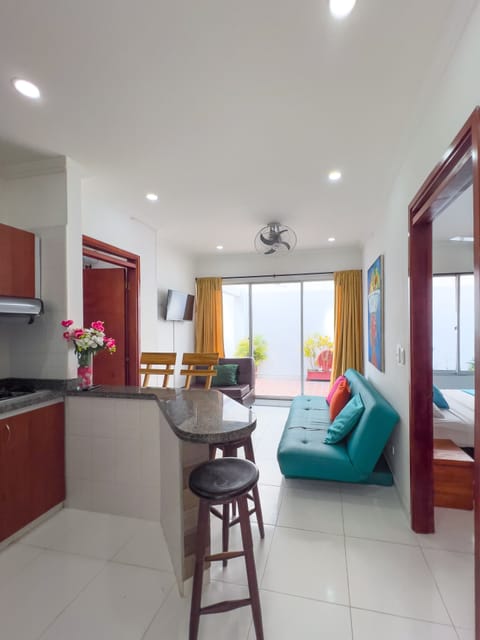 Standard Apartment (407) | Living area | Flat-screen TV