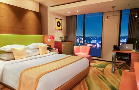 Club Room | Premium bedding, minibar, in-room safe, individually decorated