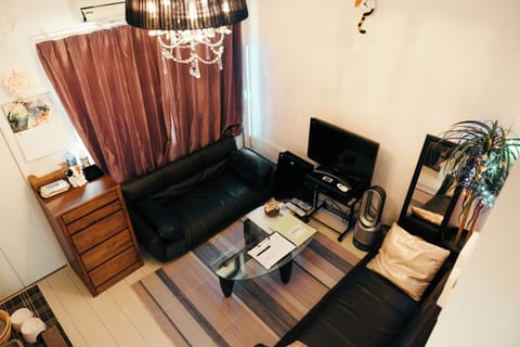 Designer's Apartment - Pet Friendly (Additional Fee) | 1 bedroom, desk, iron/ironing board, free WiFi